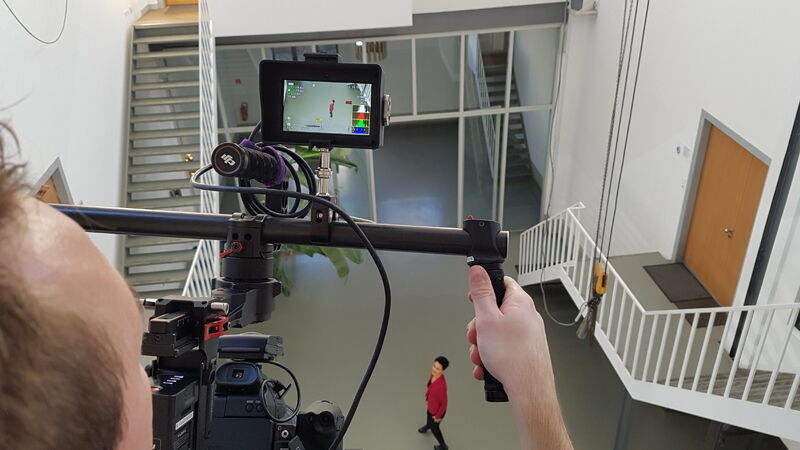 Dustin Stahl filmt Cornelia van der Coelen.