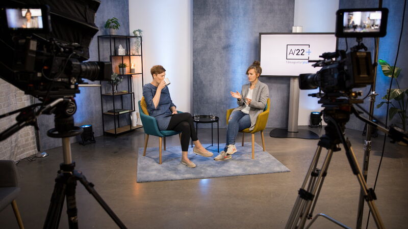 Johanna und Franka im Studio von AV22