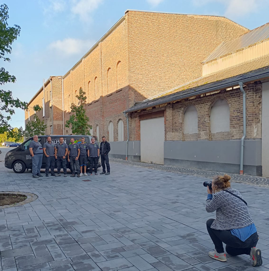 AV22 online – Fotografin Franka fotografiert ein Team für die Unternehmenskommunikation